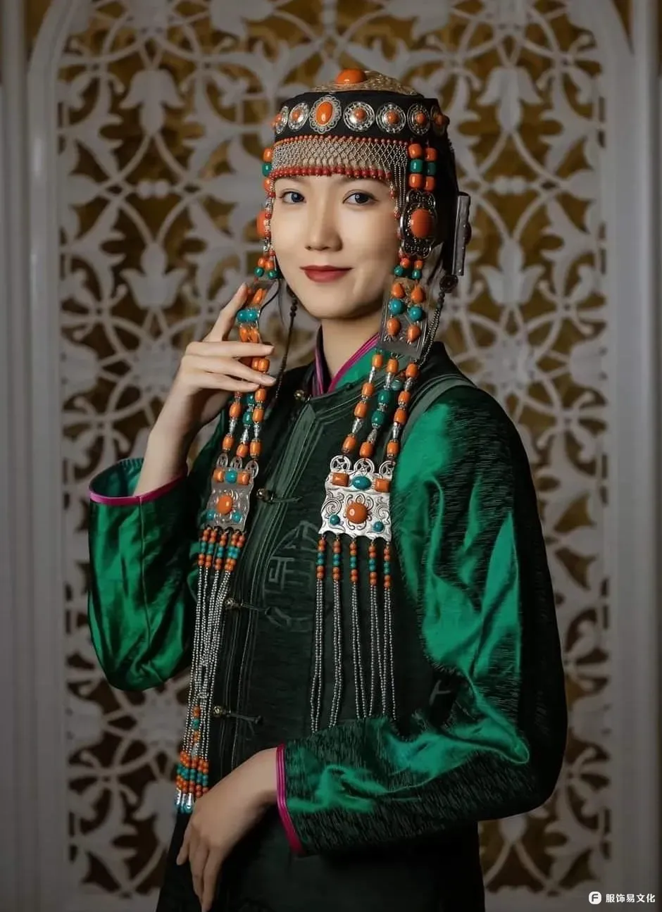 内蒙古蒙古族传统服饰