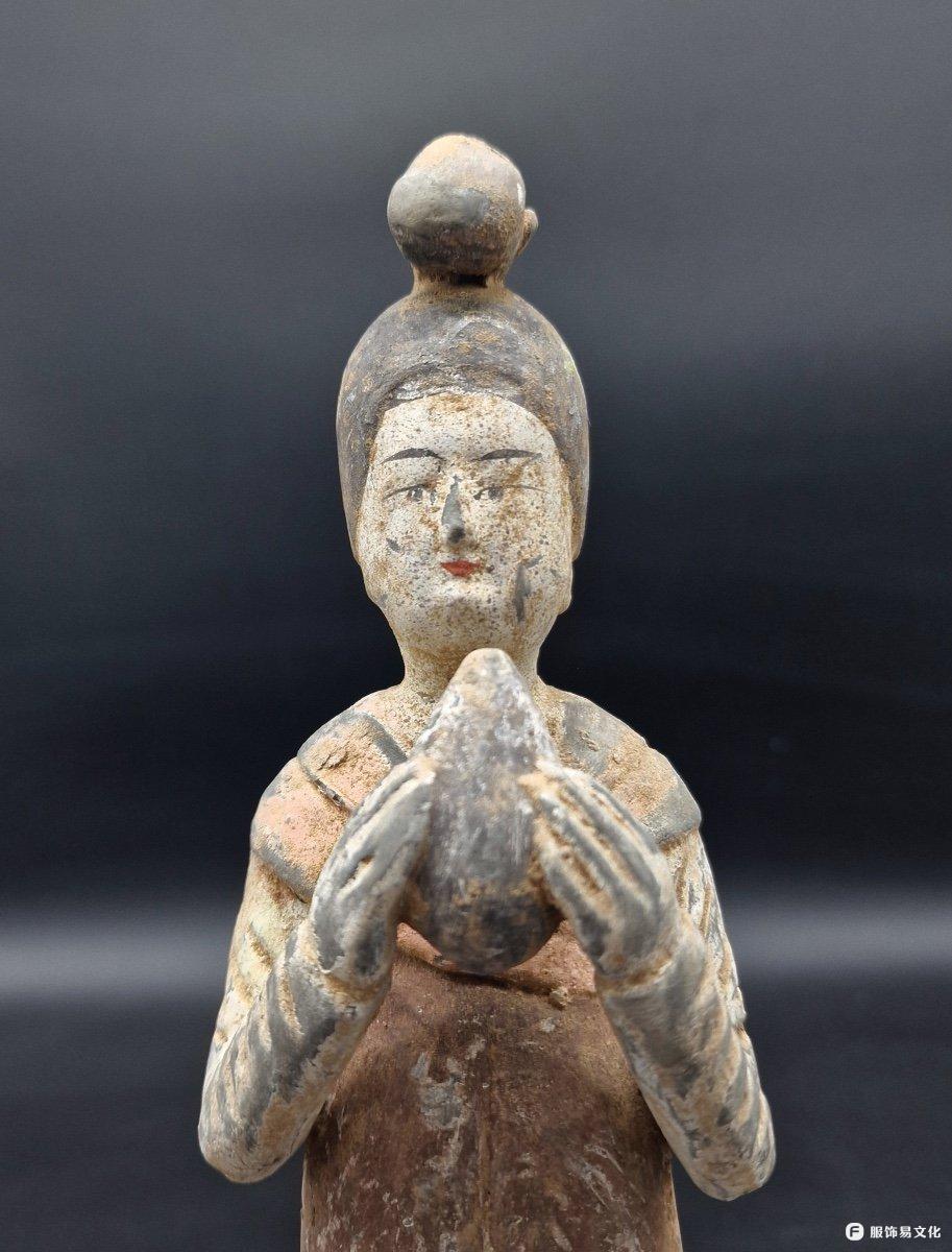 唐代侍女陶俑