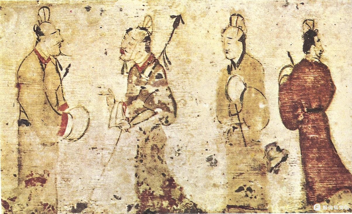 墓室的门楣和山墙