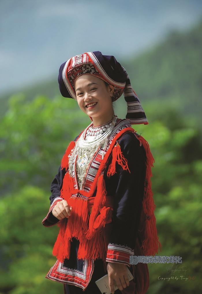 红道服饰的精致之美。 照片:Báo Dân Tộc
