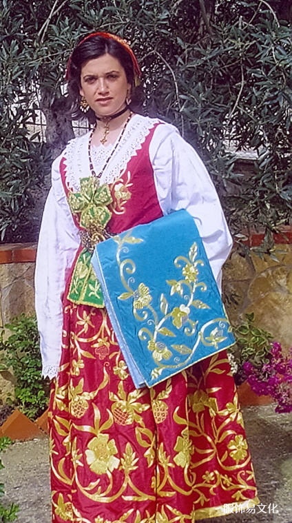 阿尔巴尼亚服饰