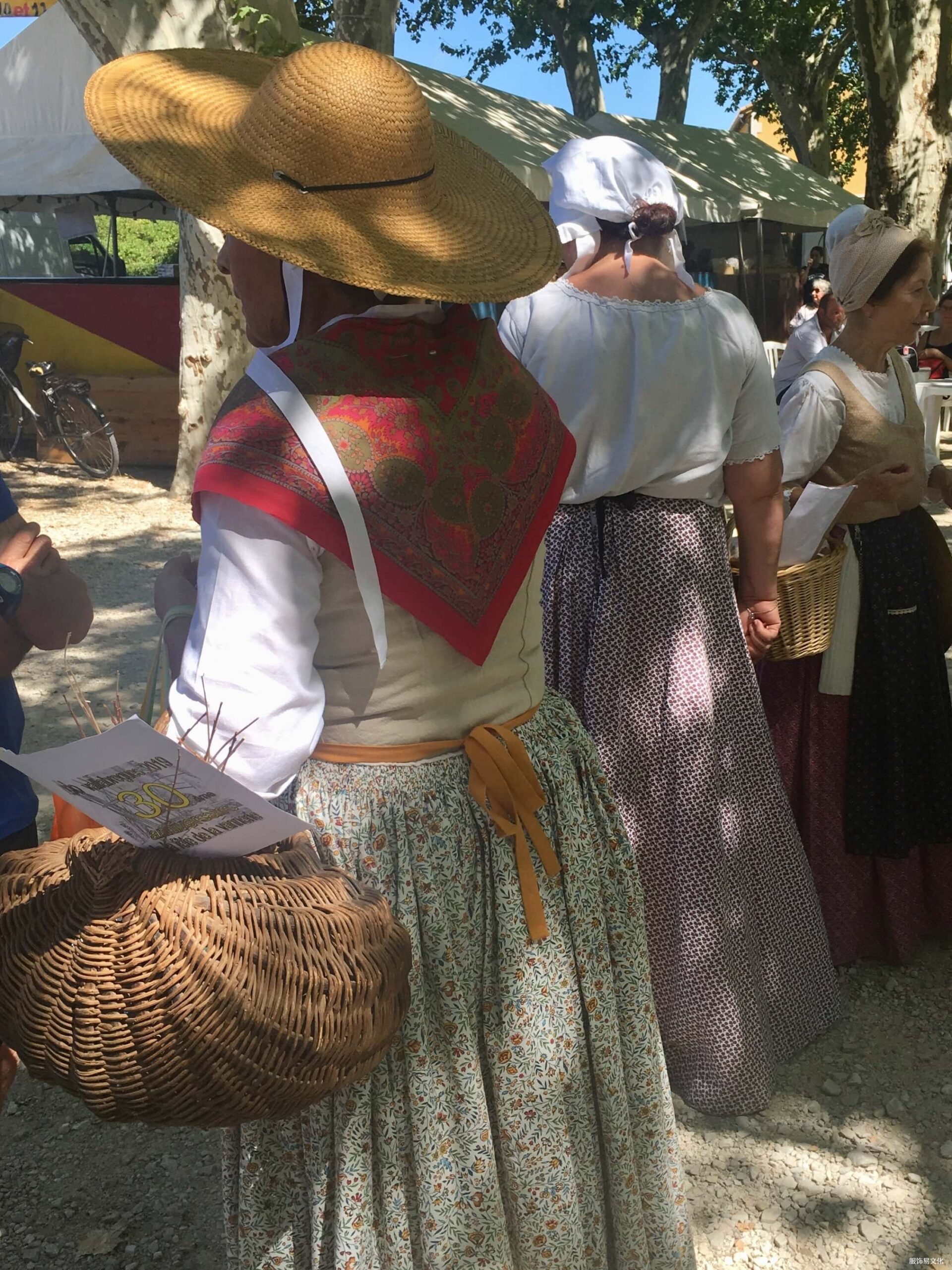 普罗旺斯的传统服饰和节日