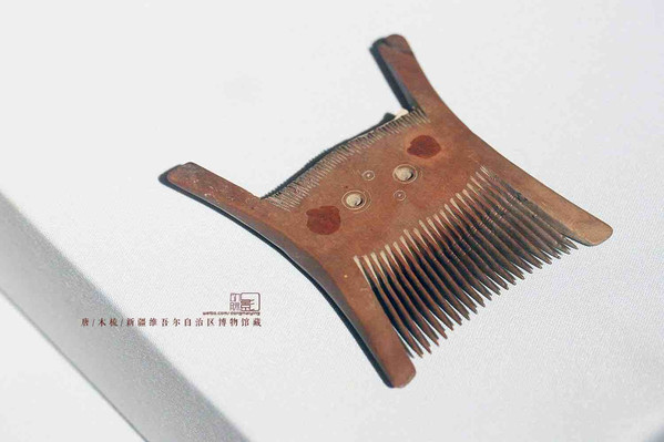 唐代木梳（618—907）——新疆博物院（东麦影摄）