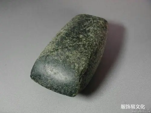 图 1-2 新石器时代石斧