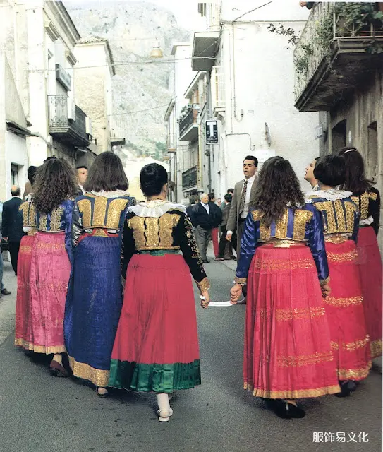 阿尔巴尼亚服饰