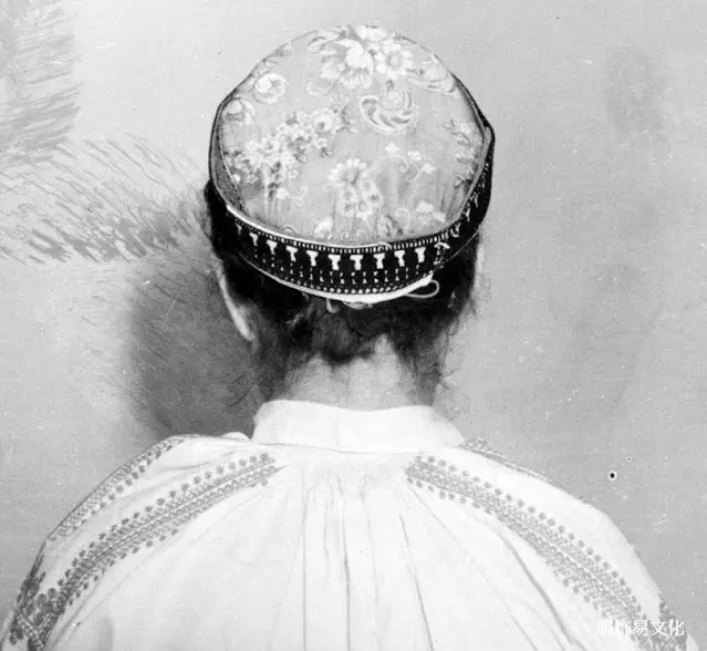 波兰和乌克兰地区的服装特点