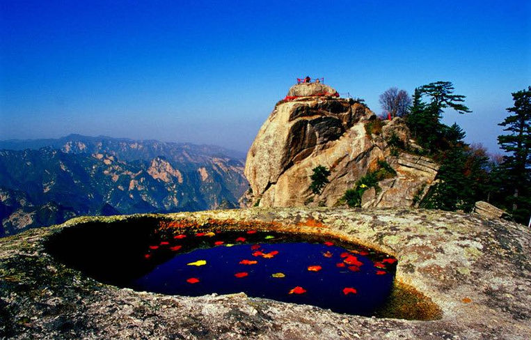 华山之巅的仰天池