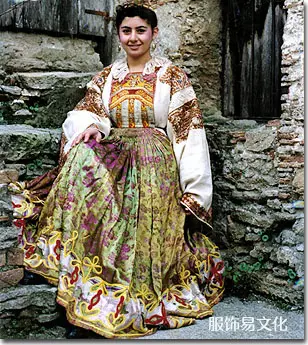 阿尔尼亚服饰