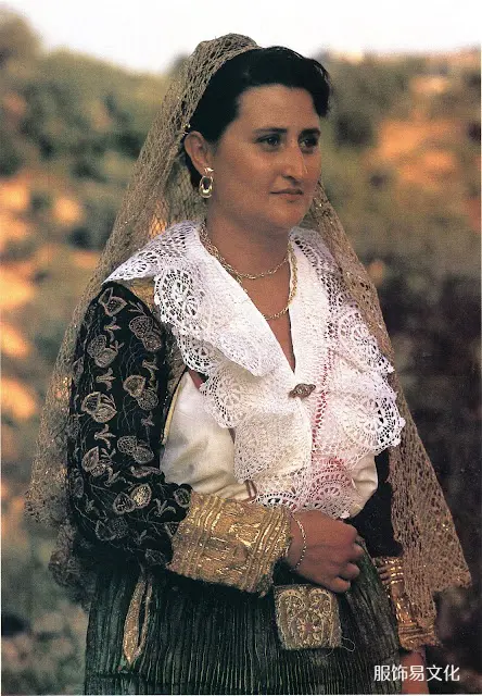 阿尔巴尼亚服饰