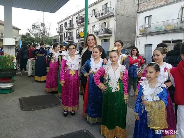 阿尔巴尼亚服饰