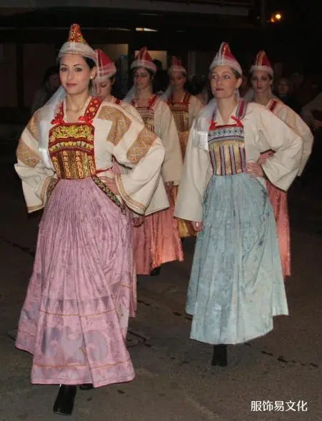 阿尔巴尼亚服饰