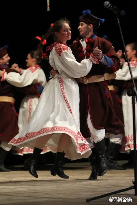 波兰民族服饰特点