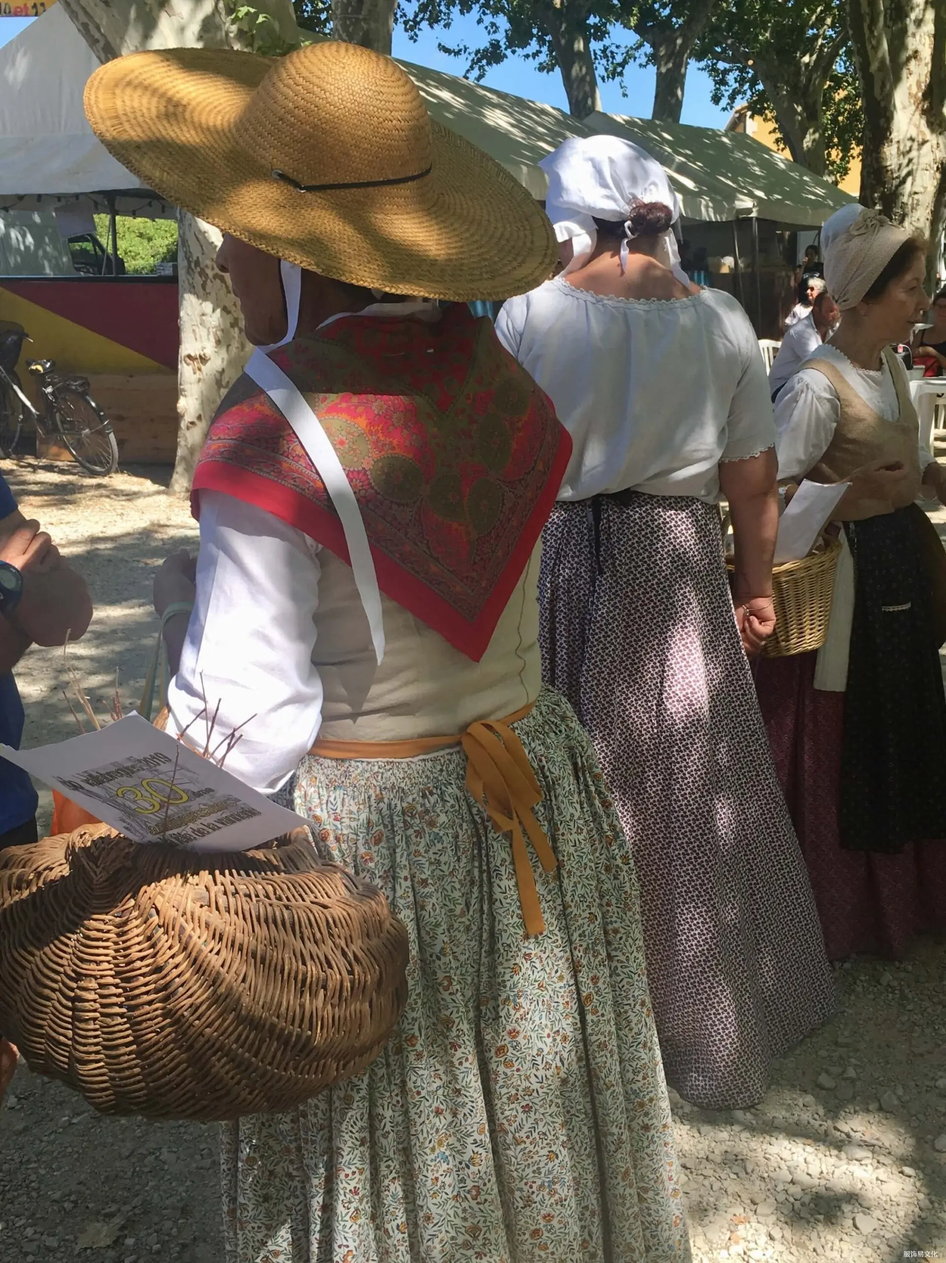 普罗旺斯的传统服饰和节日