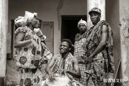 美丽的加纳传统服装