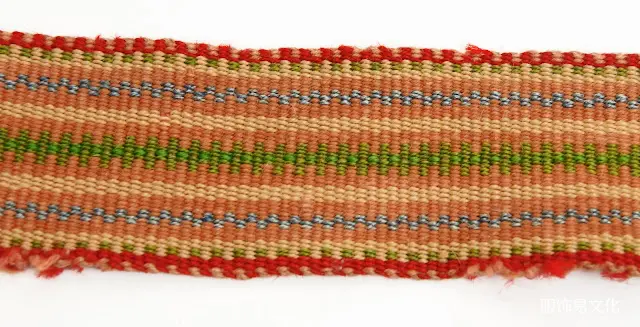 波兰和乌克兰地区的服装特点