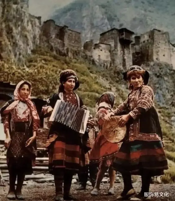 格鲁吉亚赫夫苏尔人的服装