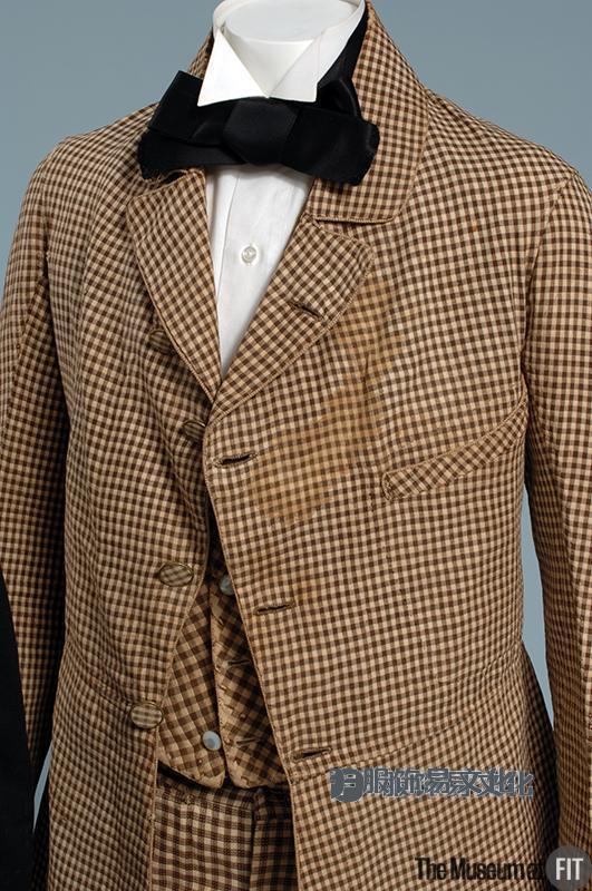 1845 年棕色和白色棉麻西装来自 Museum at fit