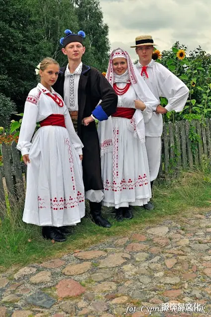 波兰民族服饰特点