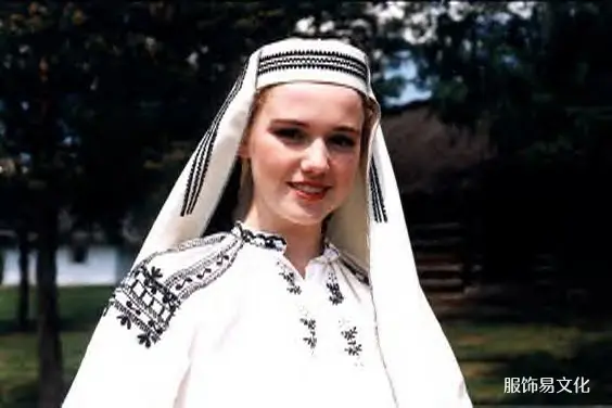 波兰和乌克兰地区的服装特点