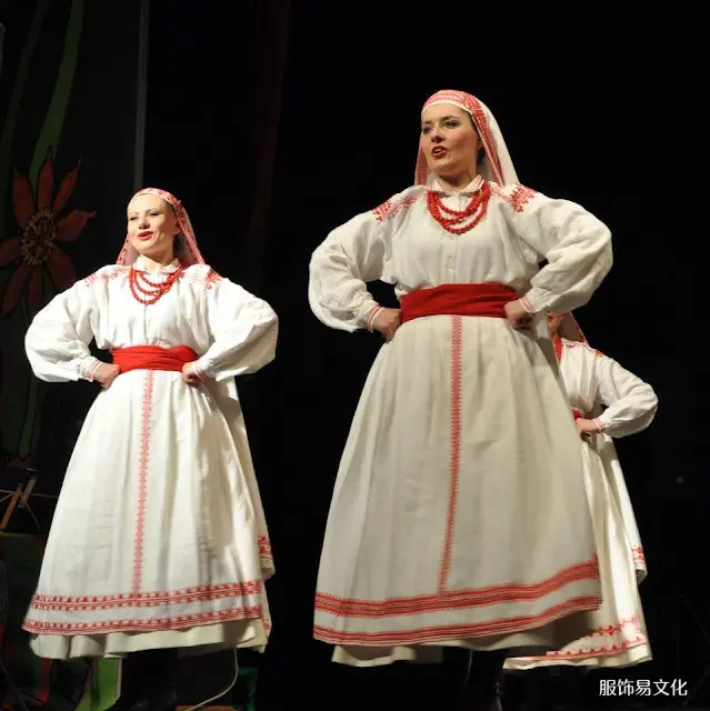 波兰民族服饰特点