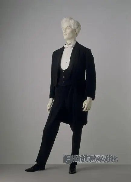 1885 年晚礼服来自维多利亚和阿尔伯特博物馆