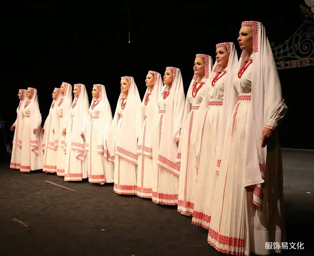 波兰乌克兰地区的服装特点