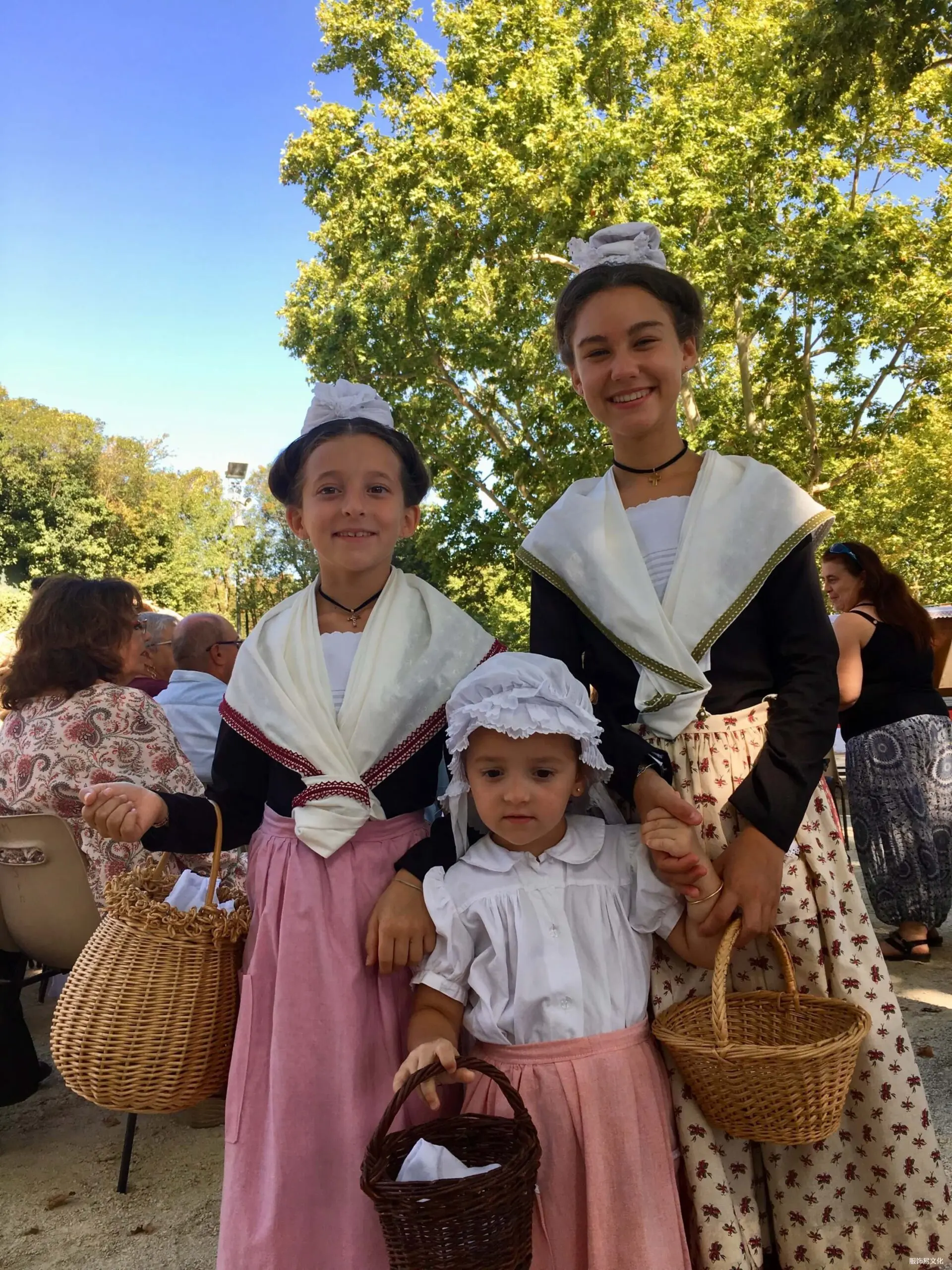 普罗旺斯的传统服饰和节日