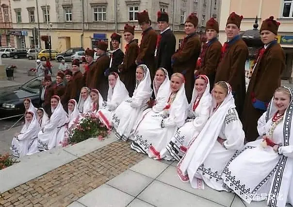 波兰民族服饰特点