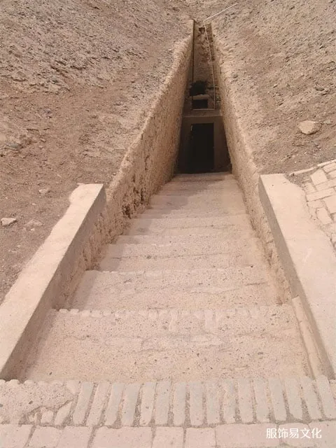 汉服出土四:阿斯塔纳墓地和正仓院仓库的唐代文物