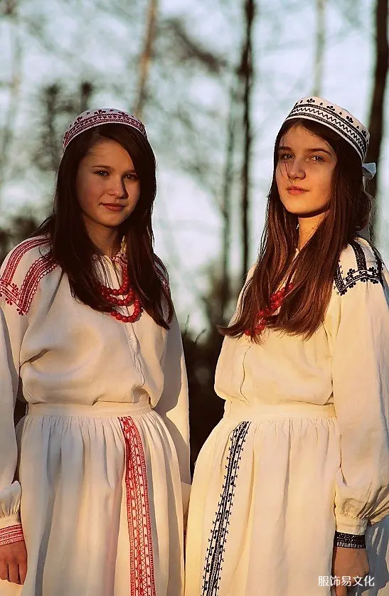 波兰和乌克兰地区的服装特点
