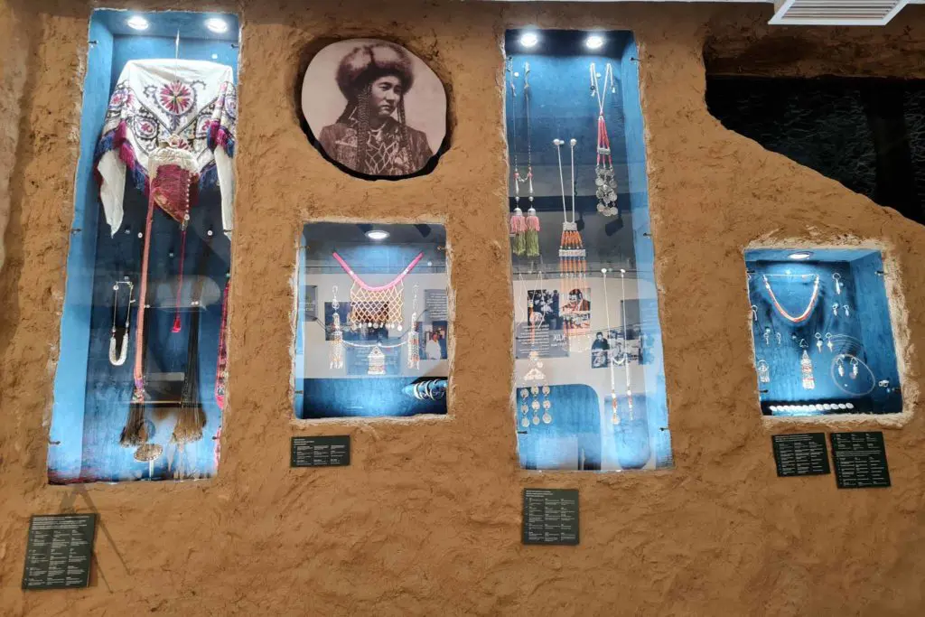 吉尔吉斯斯坦民族珠宝