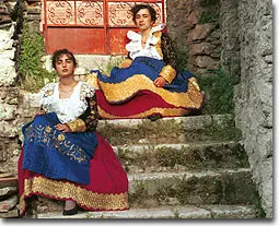 阿尔巴尼亚服饰