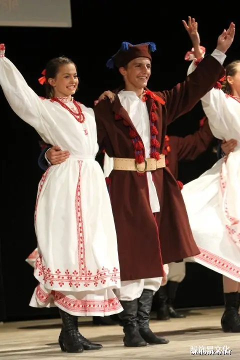 波兰民族服饰特点