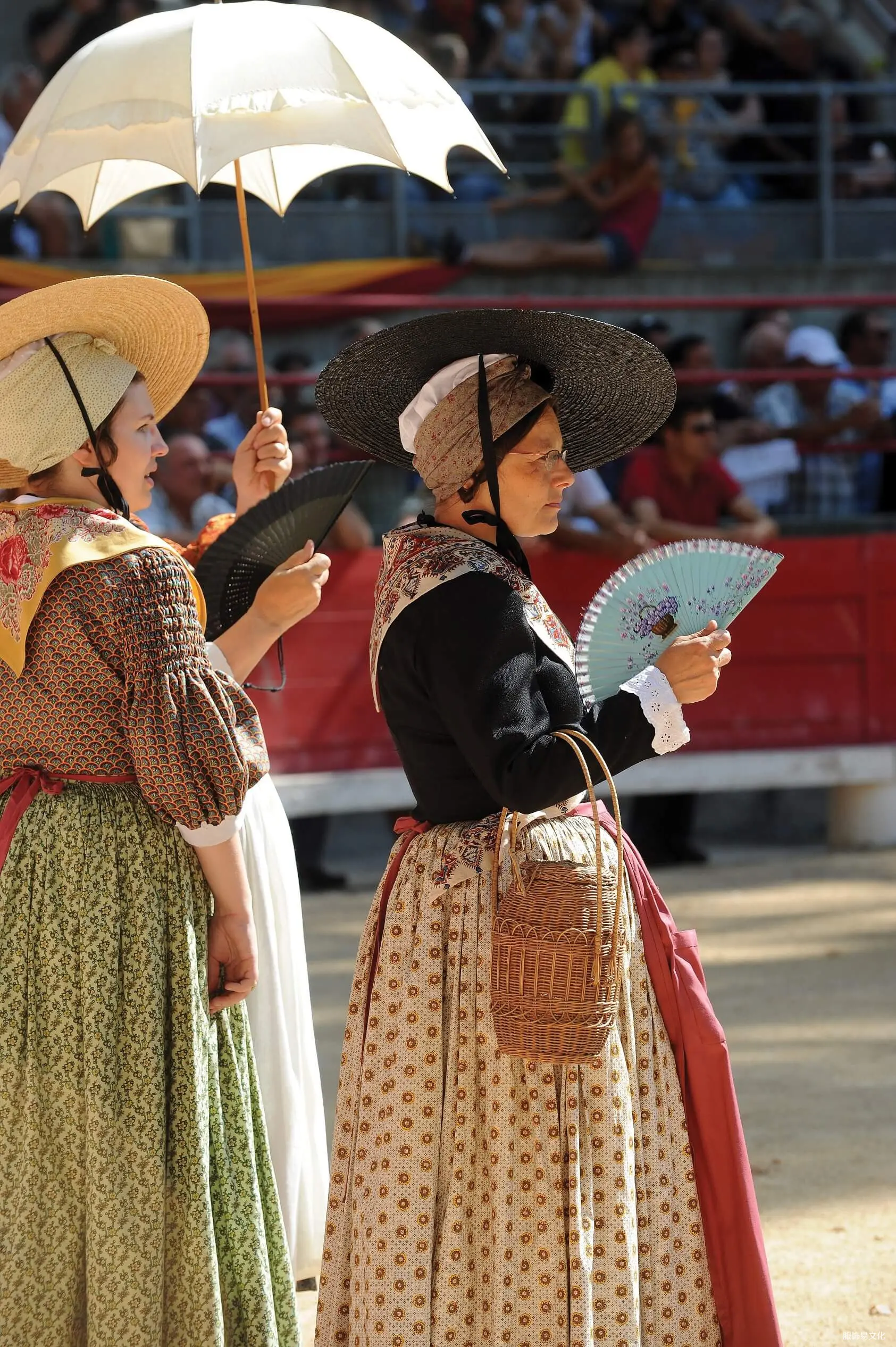 普罗旺斯的传统服饰和节日