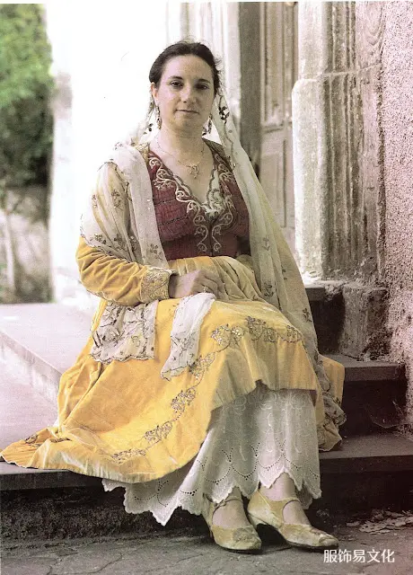 阿尔巴尼亚服饰