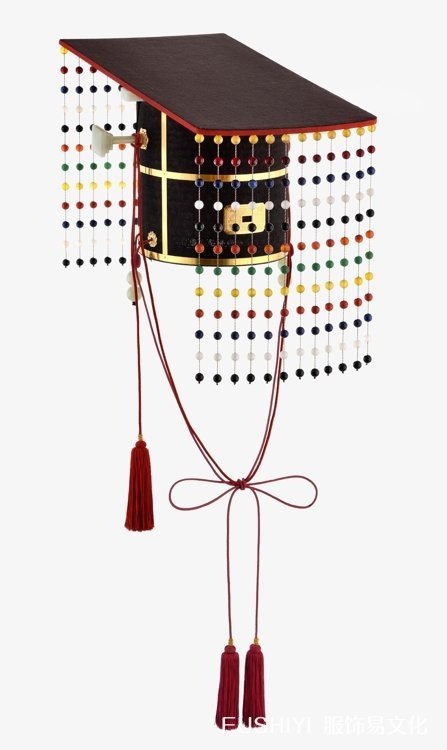 2017年复制的高宗天皇皇冠。 它上面串着 12 串珠子。 [照片：庆云博物馆]