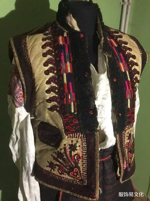 乌克兰外喀尔巴阡地区 Rakhiw 地区的 Hutsul 服装