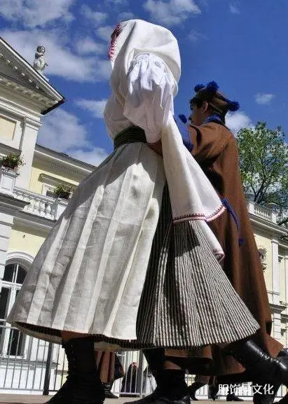 波兰和乌克兰地区的服装特点