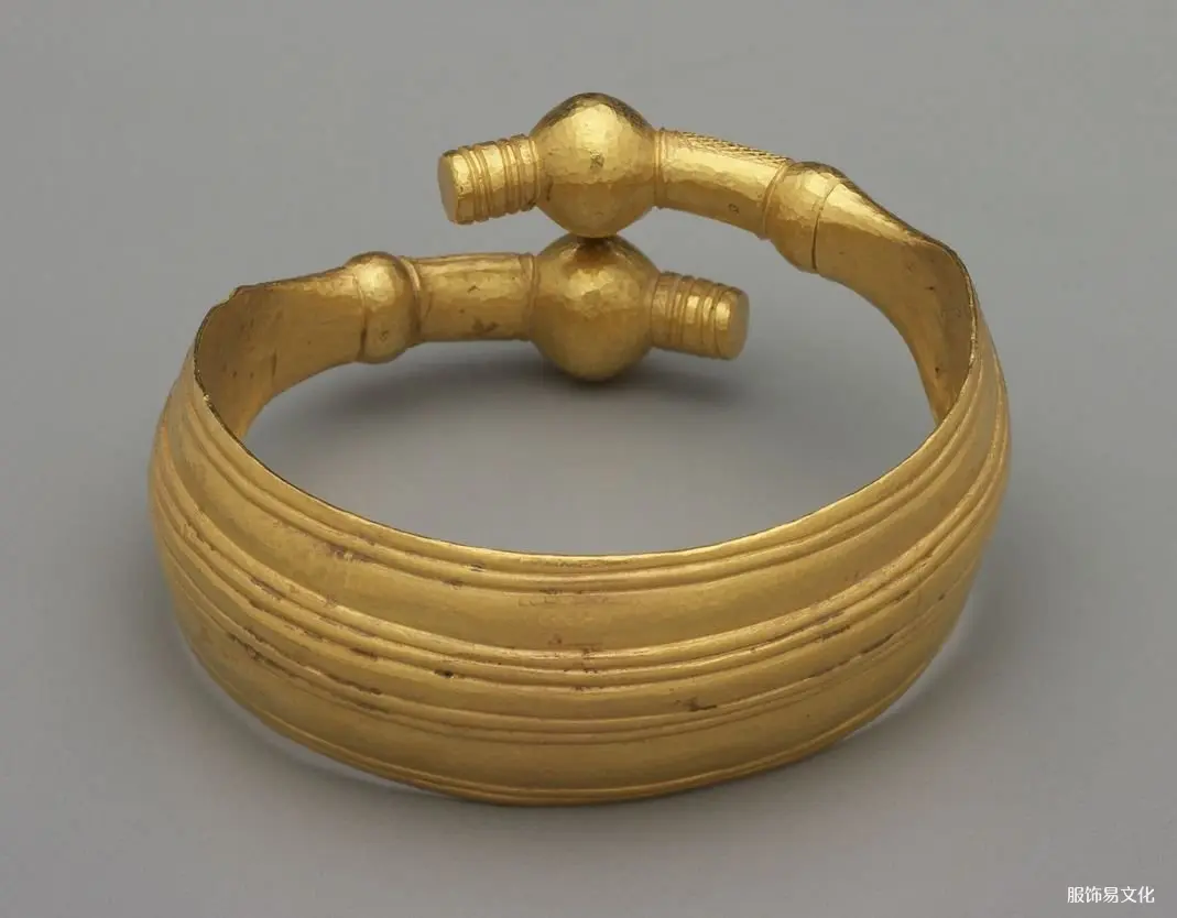 古董方向的模块化手链