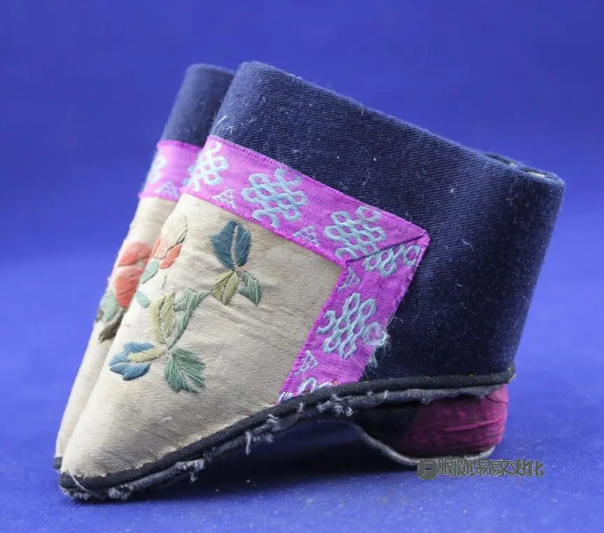 3 标题-清代花纹纹三寸金莲小脚鞋 关键词-清代弓鞋;小脚鞋;三寸金莲;花纹纹;.jpg