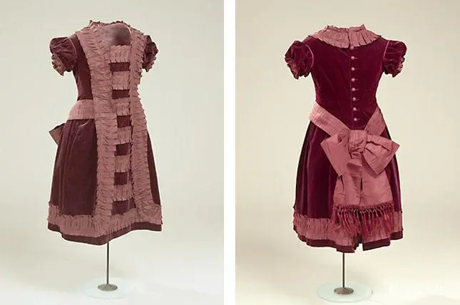女孩的天鹅绒连衣裙，大约。 1877年