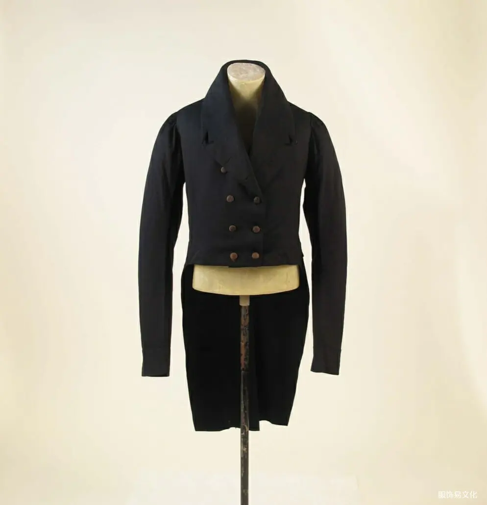 深色羊毛燕尾服的一个例子，前面有明显的缺角，c。 1815.