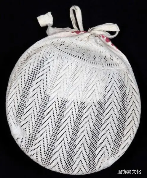 波兰和乌克兰地区的服装特点