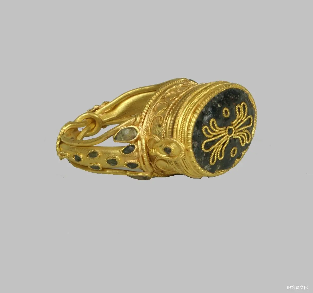 阿兹特克金戒指