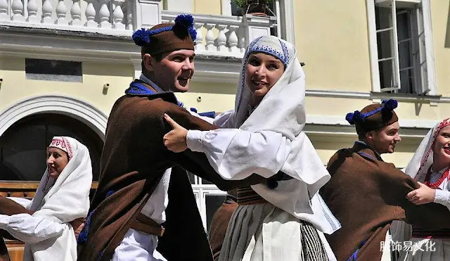 波兰民族服饰特点