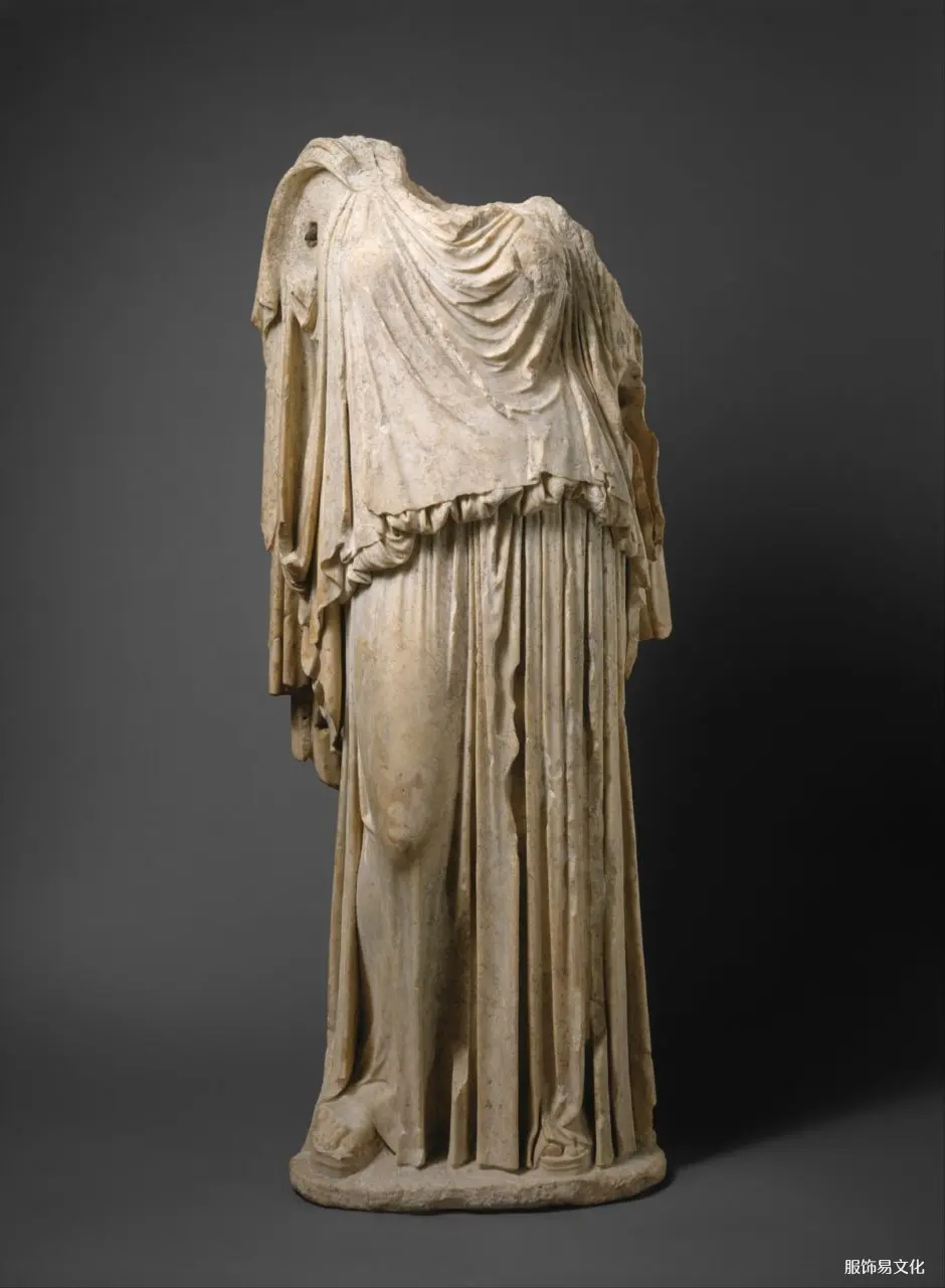 古希腊女性服装chiton、peplos 和 Himation