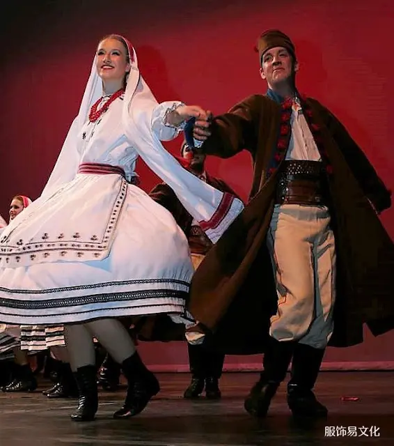 波兰和乌克兰地区的服装特点