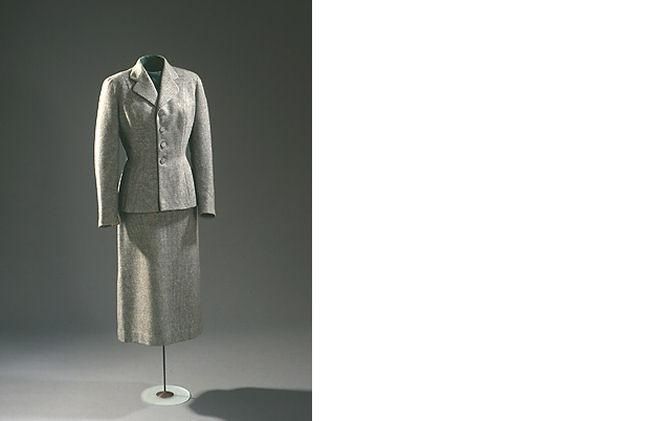 羊毛花呢女式西装。 裙子和夹克。 可可香奈儿的灵感。 步行服,20世纪50年代