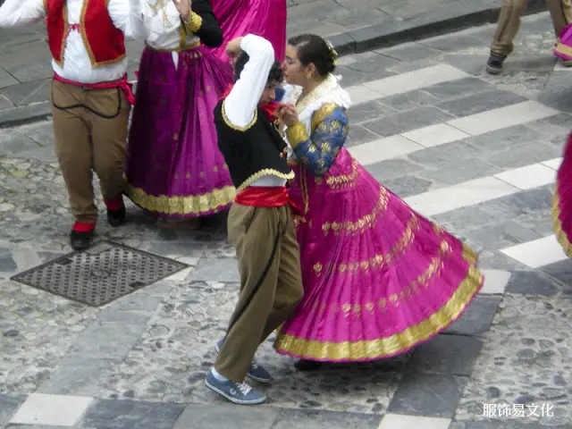 阿尔巴尼亚服饰