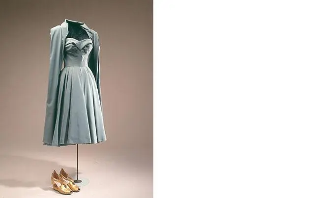 带披肩的派对礼服